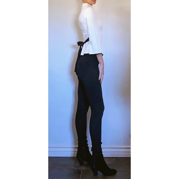 Vince Camuto Bell Sleeve Mock Neck Belted Top - Picture 3 of 5